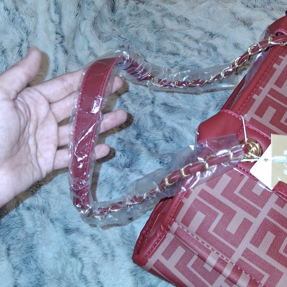 Stylish Red Patterned Tote Bag - Picture 15 of 16